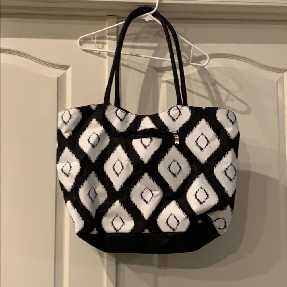 Black and white beach bag